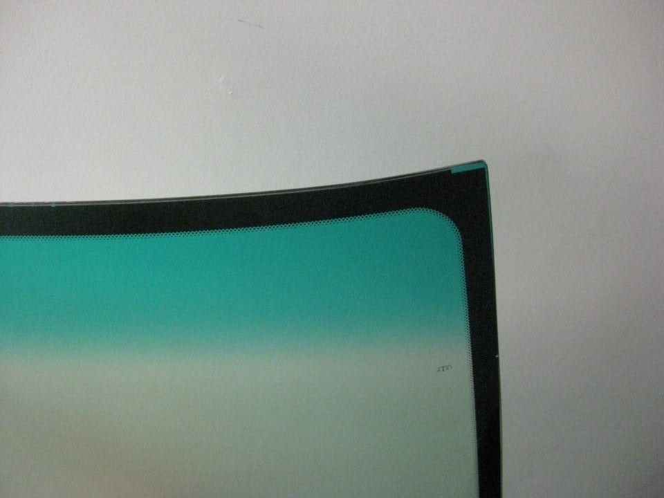 Front windscreen laminated with rain sensor, green with gradient grey sun  visor band T5 4/2003-11/2009